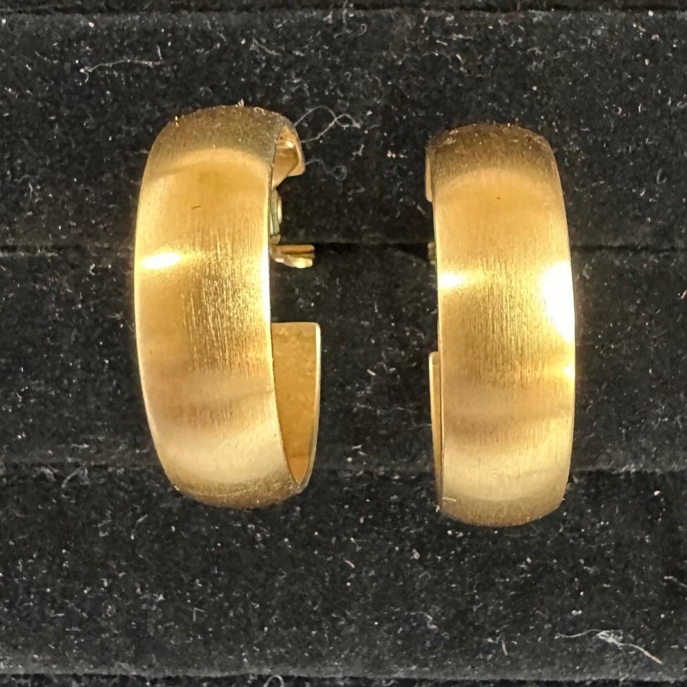 Monet Women Clip On Hoop Earrings OS Gold Minimal Brushed Matte Vintage 80s 90s